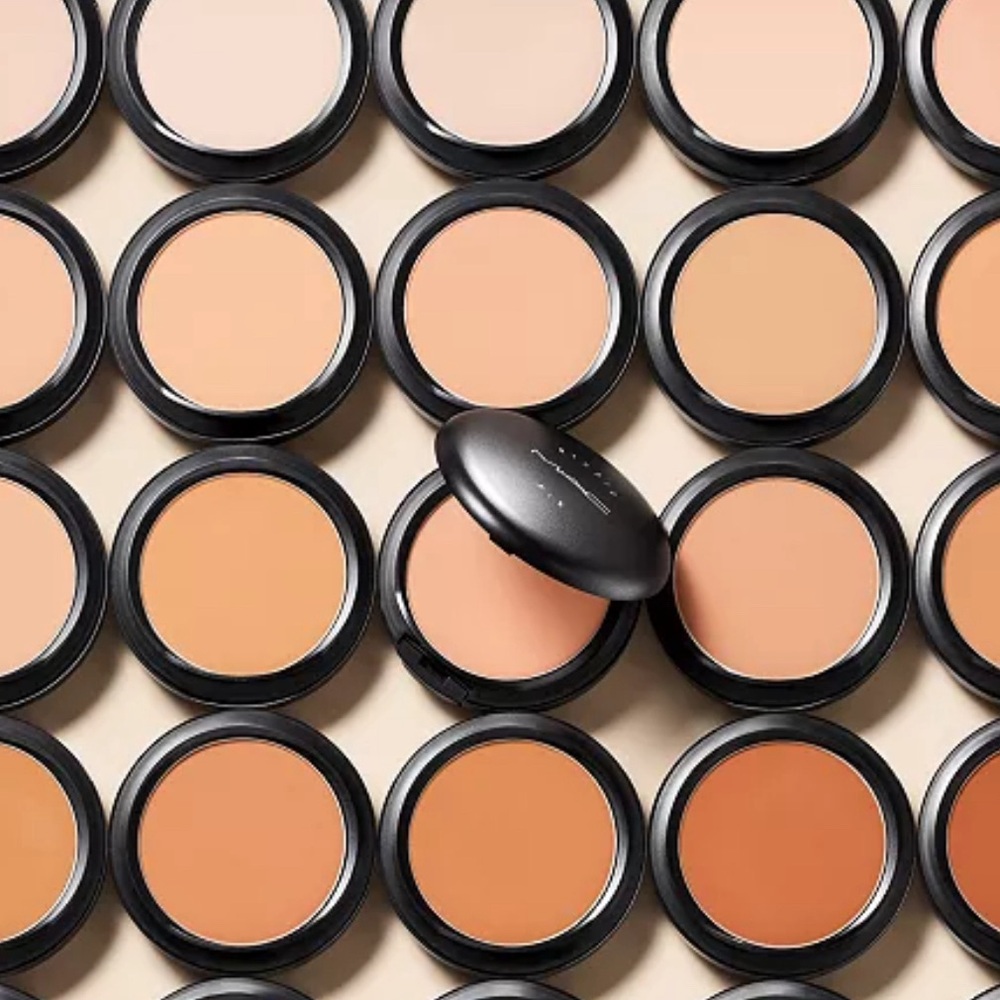 MAC - C4 Foundation 12-hour, medium-2-full coverage, and controls oil/sh… - Picture 5 of 5